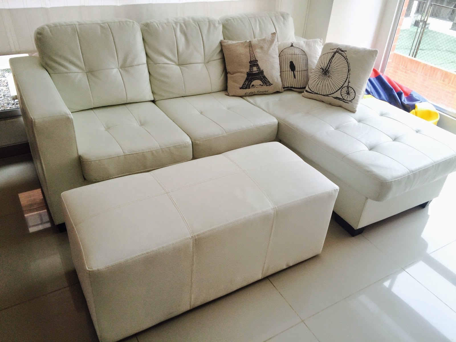 Venta De Garaje Bogota Venta Juego Sofá +Poltrona+cojines Color Blanco.